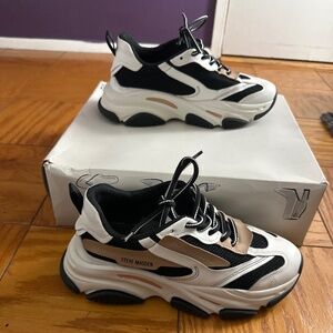 Steve Madden possession size 10